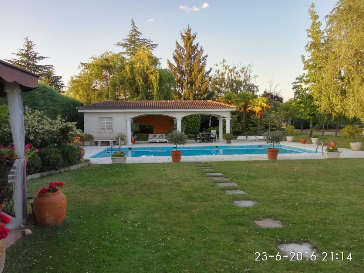El Campillo Villa Pelabravo Buitenkant foto